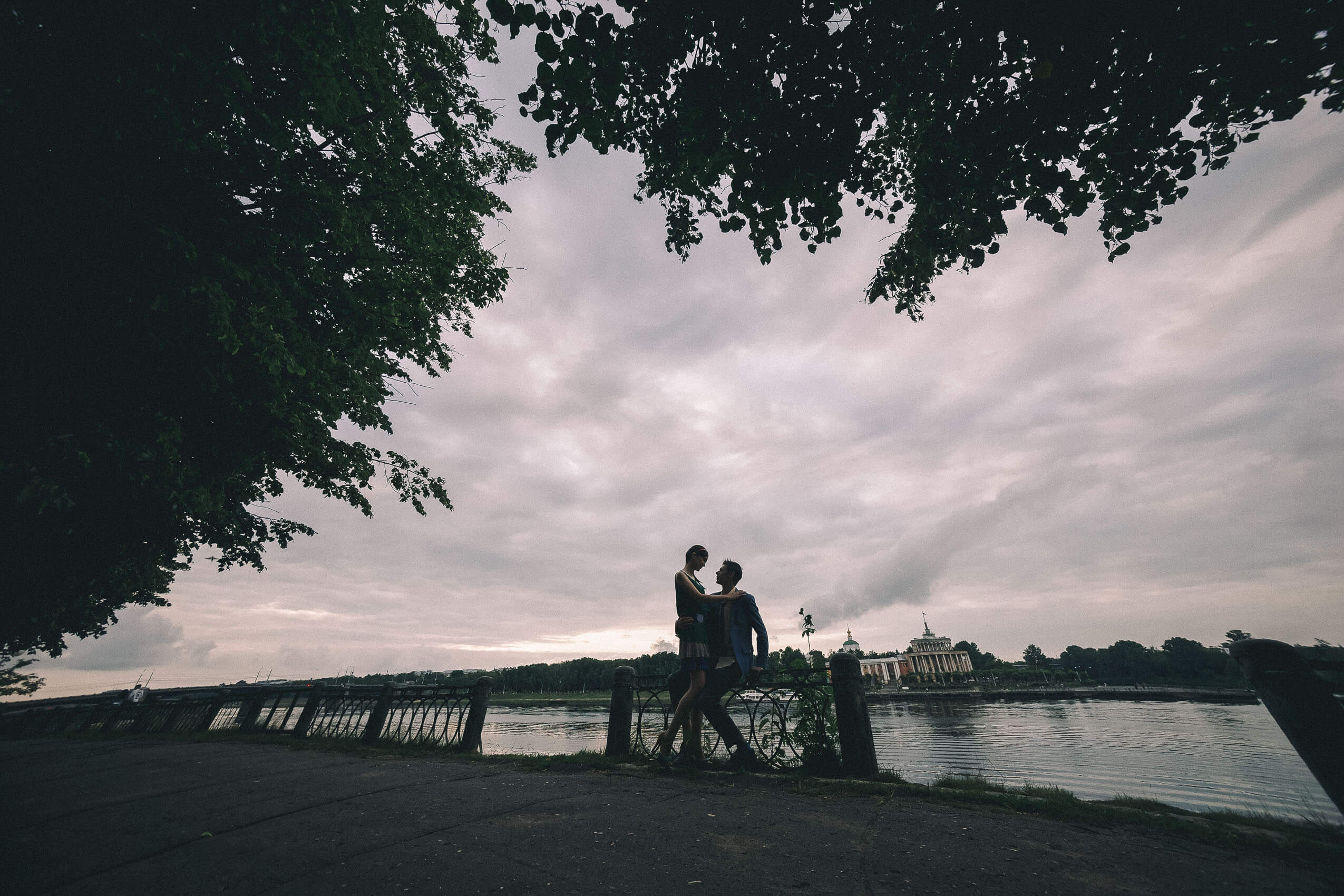 Фотограф в Краснодаре, в Твери, в Москве, Какоткин Роман, Креативные фотосессии. Приятный силуэт на набережной Волги.