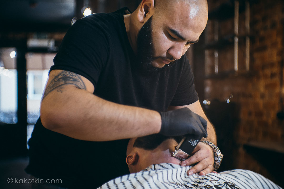 Стрижка бороды и усов мужская парикмахерская чоп чоп барбершоп парикмахер barbershop москва тверь Black Leon Шах