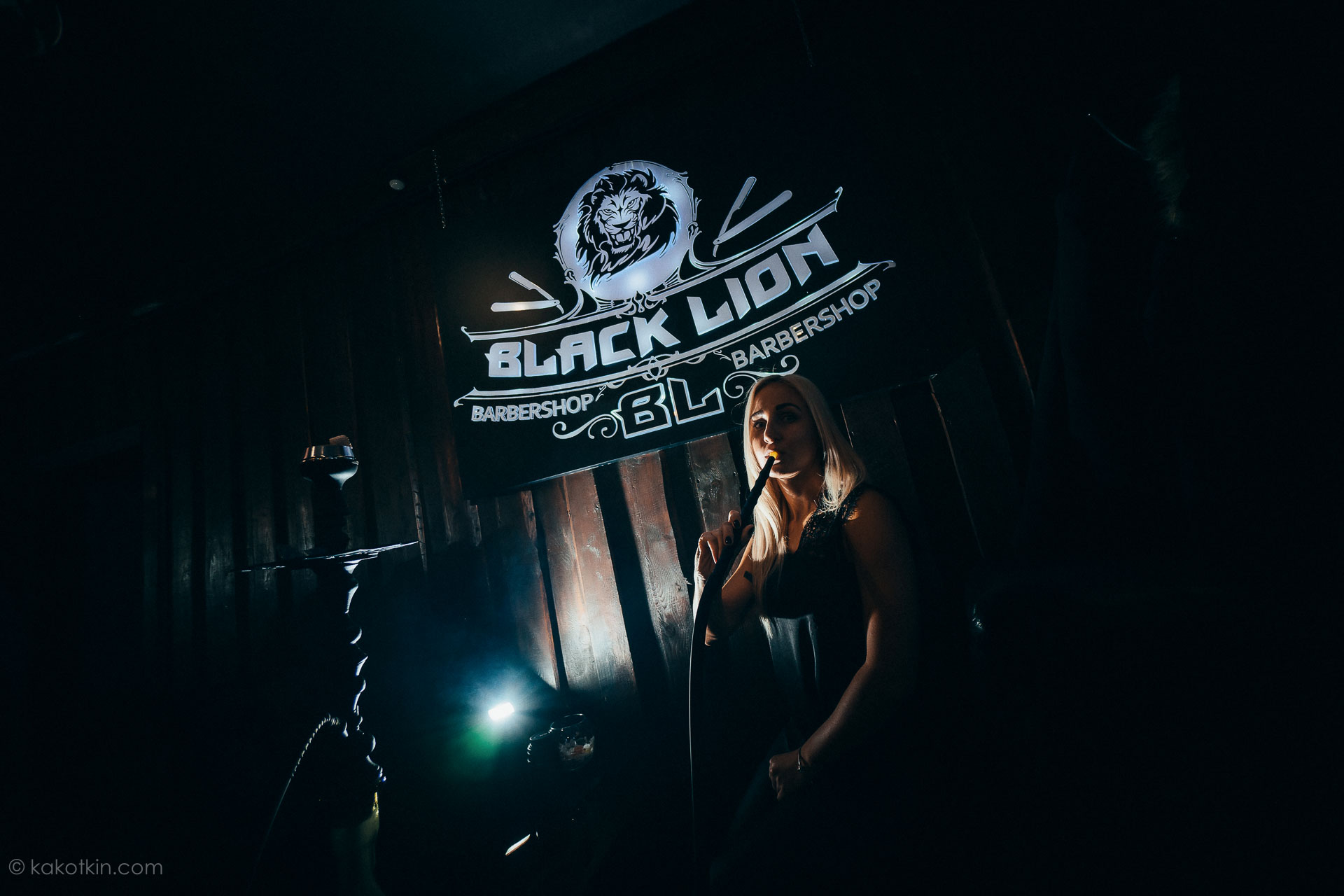 Барбершоп Блэк Леон Black Lion мужская парикмахерская фотосъёмка открытия Скруджи