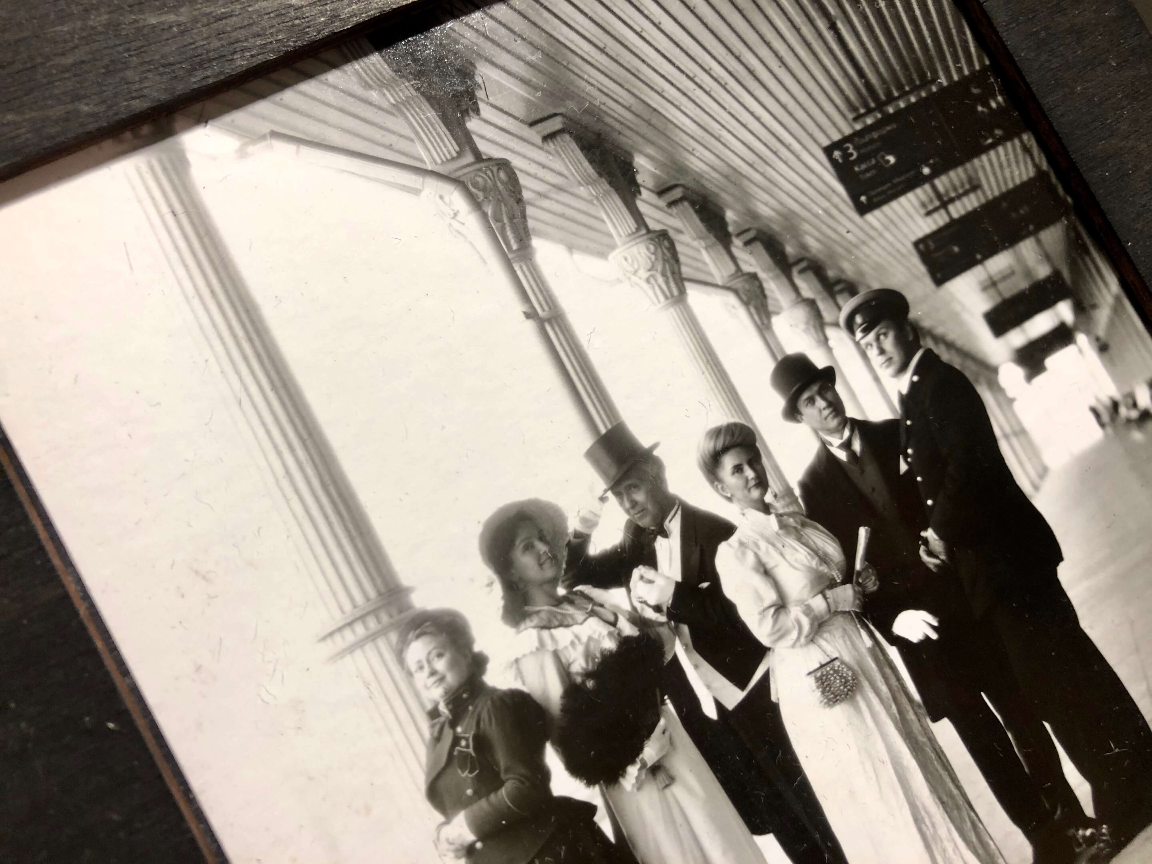 Старинные черно белые фотографии в классическом стиле на плёнку старинный гармошку